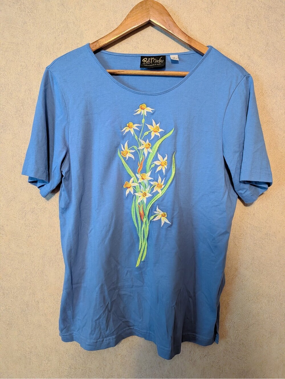 BOB MACKIE blue floral short sleeve embroidered tee sz S